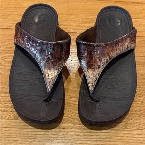 Fitflops women’s size 10 Brown Sequin Thong Sandals. Great condition
